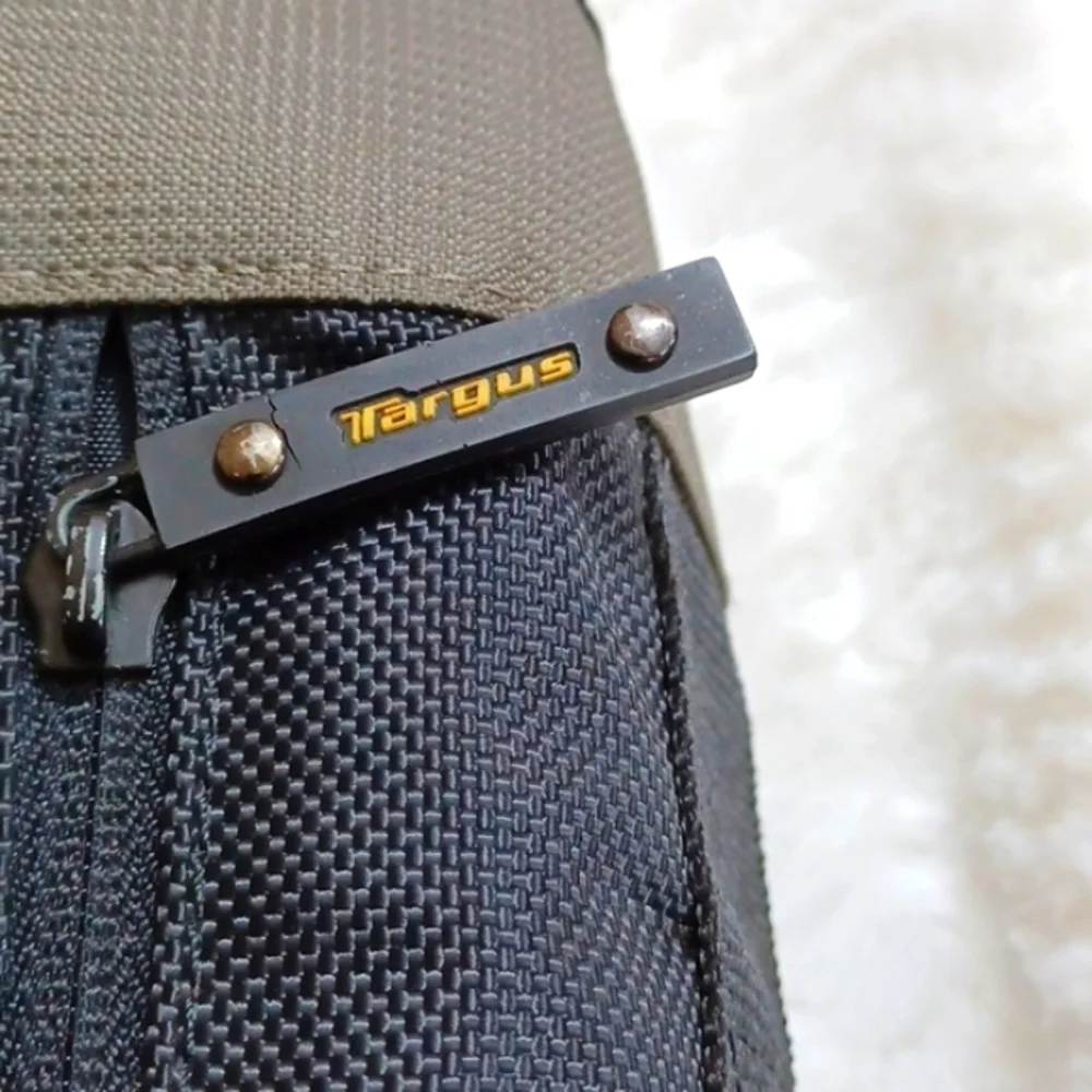 TARGRUS Large Gray & Black LapTop Bag Brand New‎